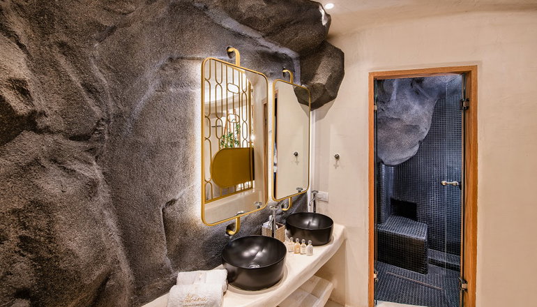 5* Athina Luxury Suites